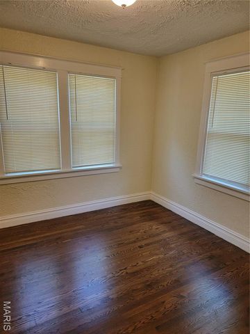 617 Tesmore Place, St Louis, MO 63135