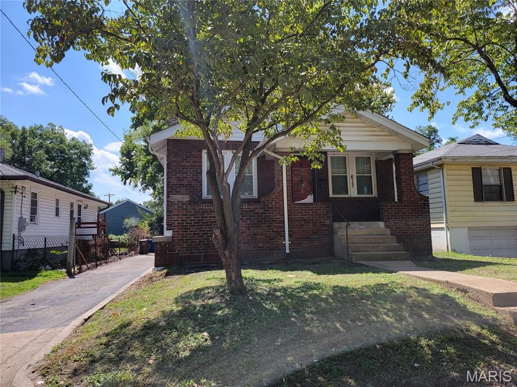 617 Tesmore Place, St Louis, MO 63135