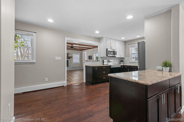 7145 Henry Drive, West Bloomfield Charter Township, MI 48324