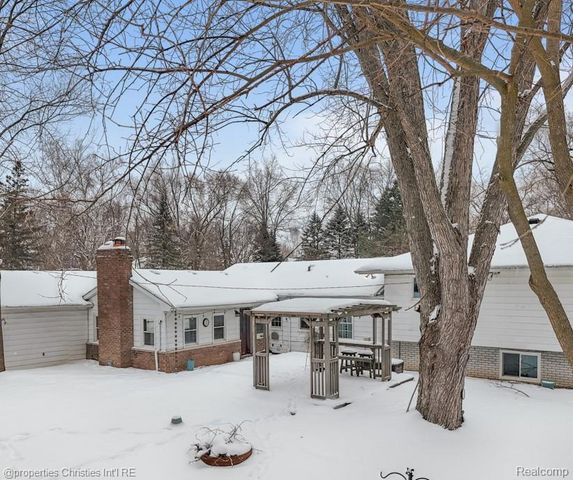 7145 Henry Drive, West Bloomfield Charter Township, MI 48324