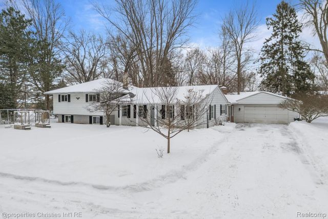 7145 Henry Drive, West Bloomfield Charter Township, MI 48324