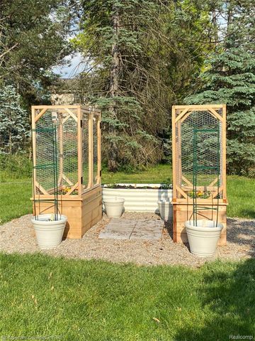 7145 Henry Drive, West Bloomfield Charter Township, MI 48324