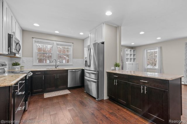 7145 Henry Drive, West Bloomfield Charter Township, MI 48324