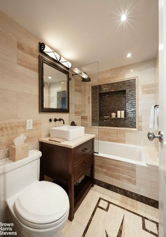 55 E End Ave Apt 8A, New York City, NY 10028