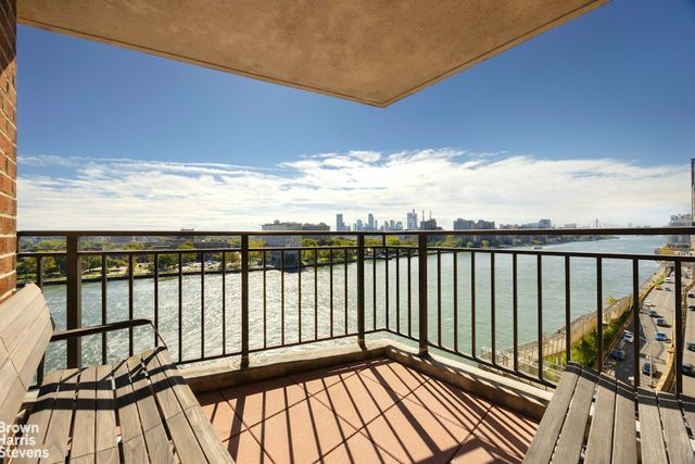 55 E End Ave Apt 8A, New York City, NY 10028