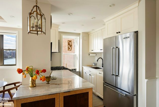 55 E End Ave Apt 8A, New York City, NY 10028