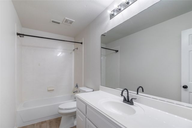 5200 Cornerwood Drive, Fort Worth, TX 76244