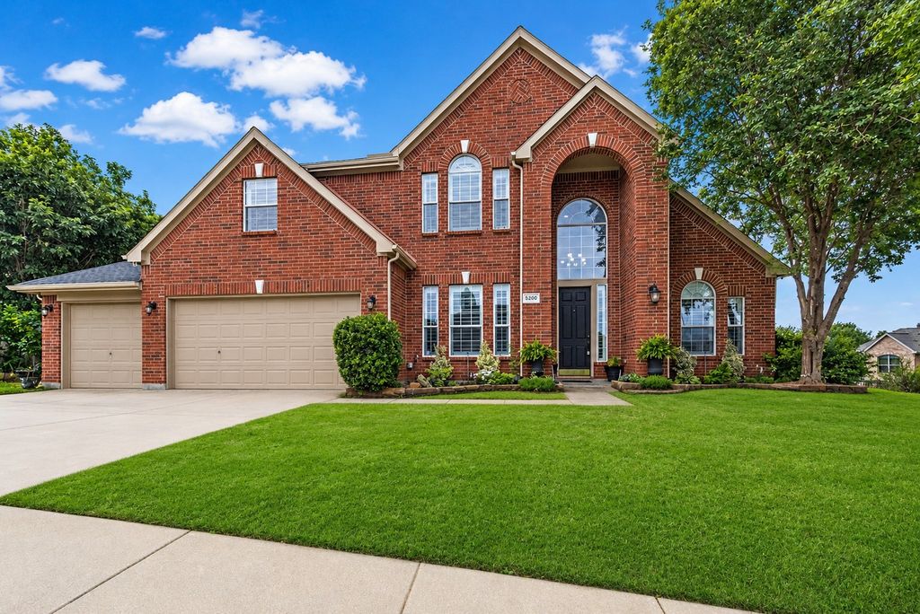 5200 Cornerwood Drive, Fort Worth, TX 76244
