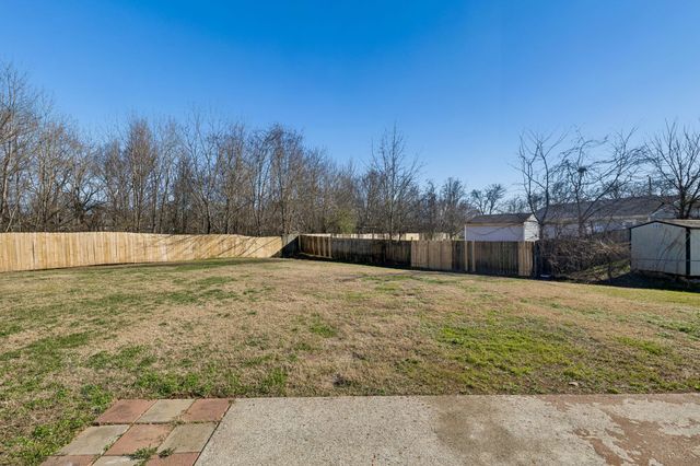 1135 Keith Ave, Oak Grove, KY 42262