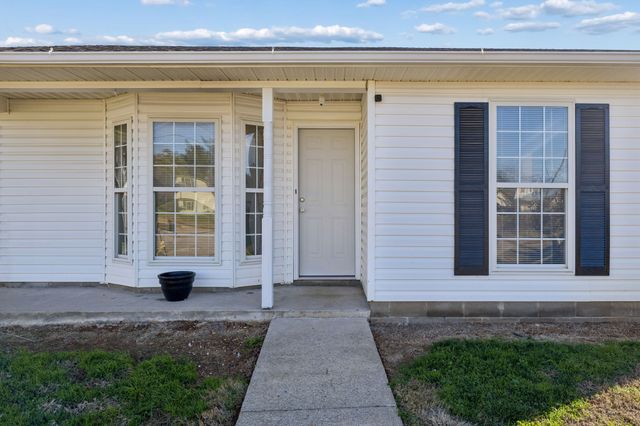 1135 Keith Ave, Oak Grove, KY 42262