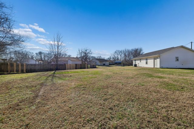 1135 Keith Ave, Oak Grove, KY 42262