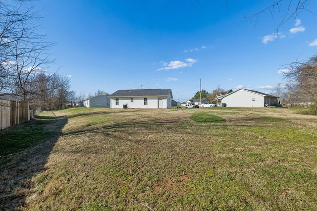 1135 Keith Ave, Oak Grove, KY 42262
