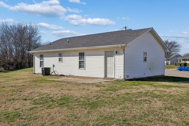 1135 Keith Ave, Oak Grove, KY 42262
