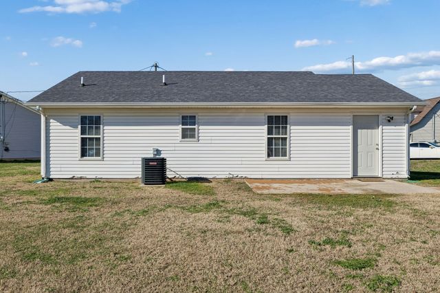 1135 Keith Ave, Oak Grove, KY 42262