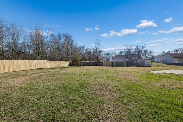 1135 Keith Ave, Oak Grove, KY 42262