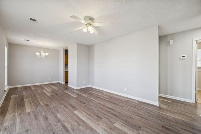 1135 Keith Ave, Oak Grove, KY 42262