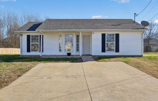 1135 Keith Ave, Oak Grove, KY 42262