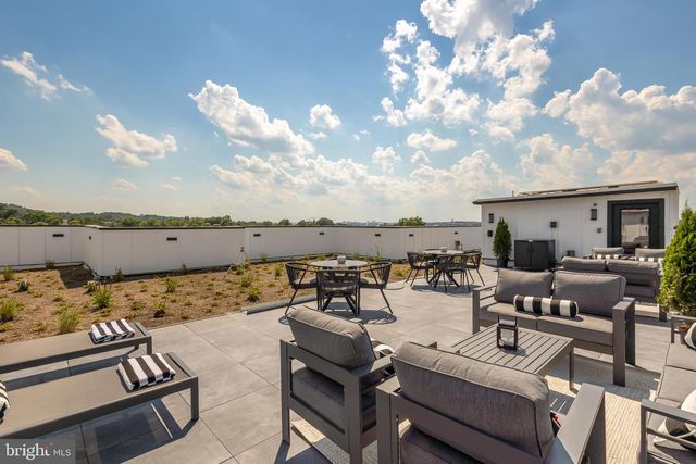 2305 NICHOLSON SE #404, Washington, DC 20020