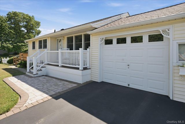 154 8th Avenue, Kings Park, NY 11754