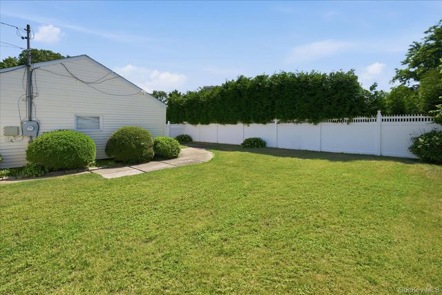 154 8th Avenue, Kings Park, NY 11754