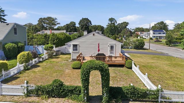154 8th Avenue, Kings Park, NY 11754