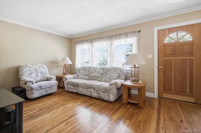 154 8th Avenue, Kings Park, NY 11754
