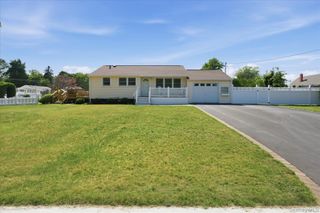 154 8th Avenue, Kings Park, NY 11754