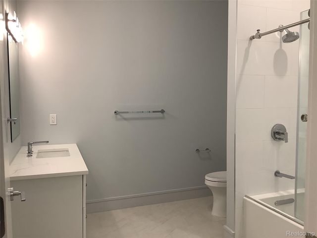 856 N N OLD WOODWARD AVE Unit 202 Avenue 202, Birmingham, MI 48009