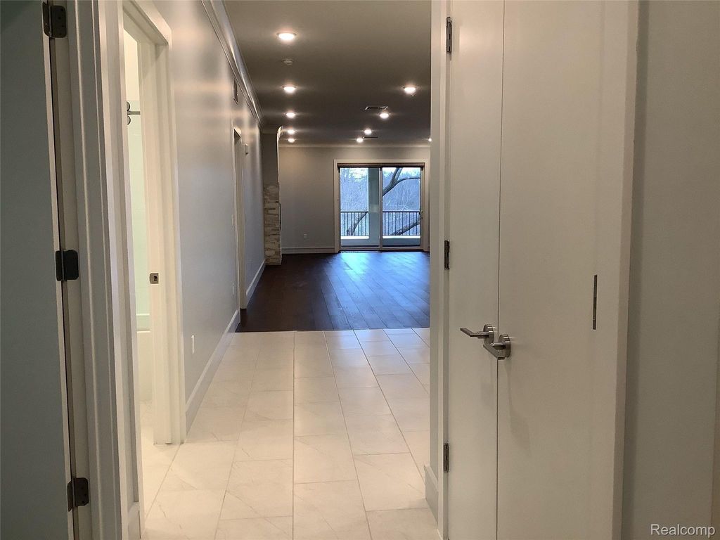 856 N N OLD WOODWARD AVE Unit 202 Avenue 202, Birmingham, MI 48009