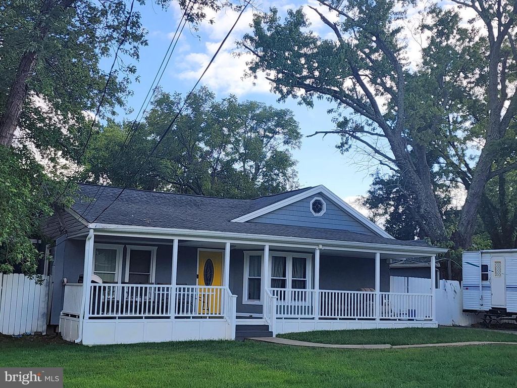 5913 WOODLAND LN, Clinton, MD 20735