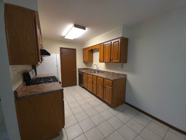412 E Bailey Road 203, Naperville, IL 60565