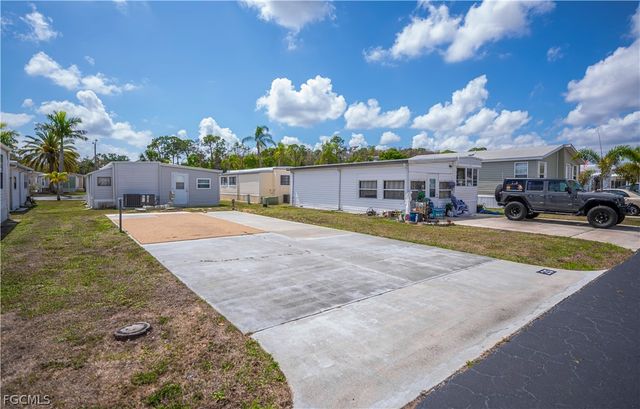 25 La Fonda LN, North Fort Myers, FL 33903