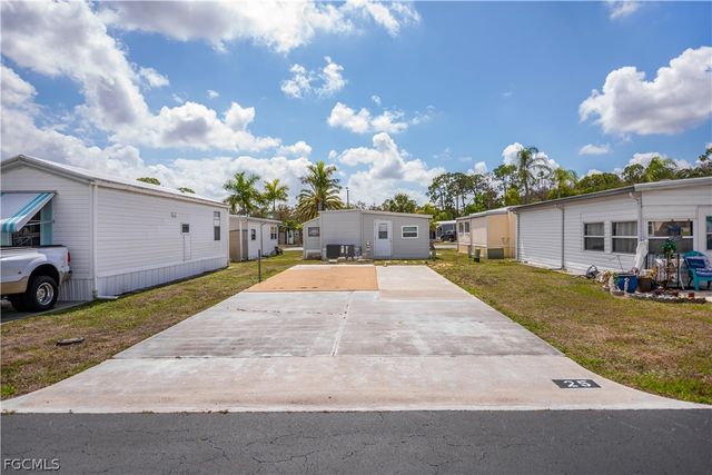 25 La Fonda LN, North Fort Myers, FL 33903