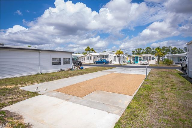 25 La Fonda LN, North Fort Myers, FL 33903