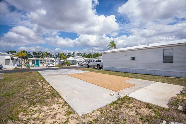 25 La Fonda LN, North Fort Myers, FL 33903