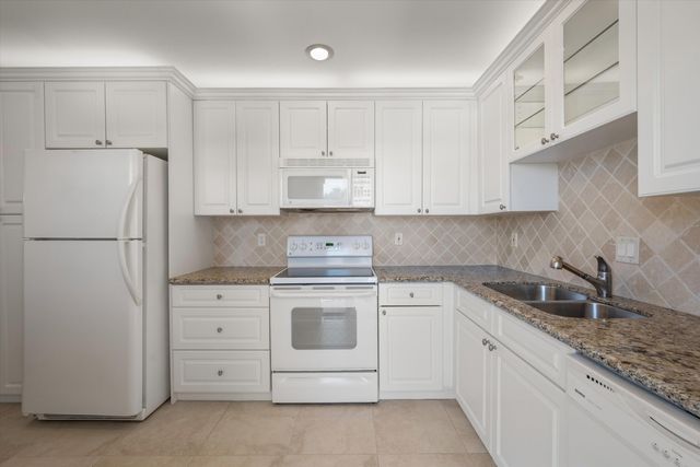 16 SE Turtle Creek Drive E, Tequesta, FL 33469