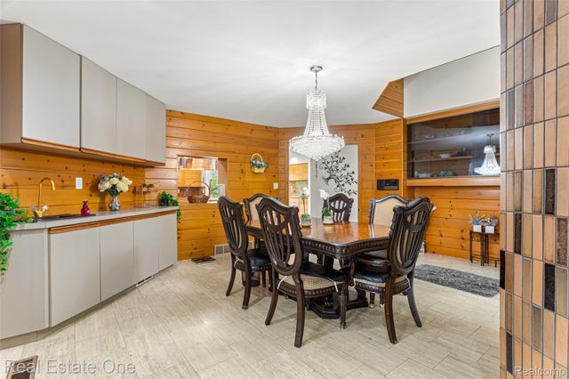 18191 Country Club Circle, Riverview, MI 48193