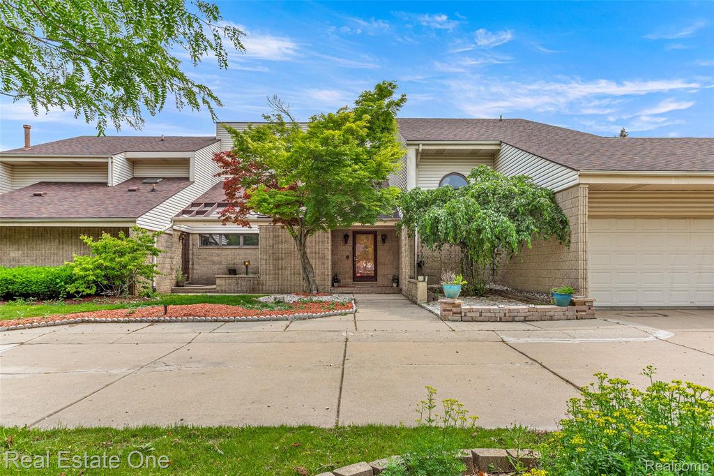 18191 Country Club Circle, Riverview, MI 48193