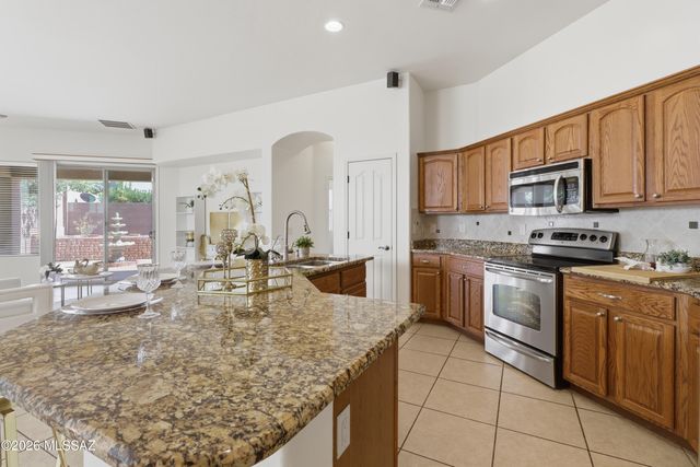 10046 E Cedar Hill Drive, Tucson, AZ 85748