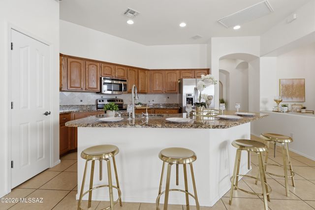 10046 E Cedar Hill Drive, Tucson, AZ 85748