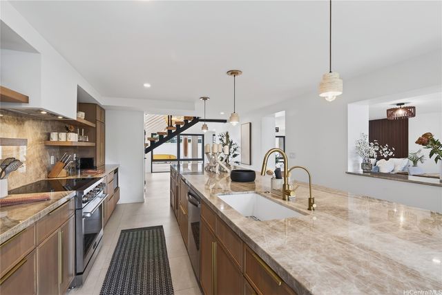 125 N Kalaheo Avenue, Kailua, HI 96734