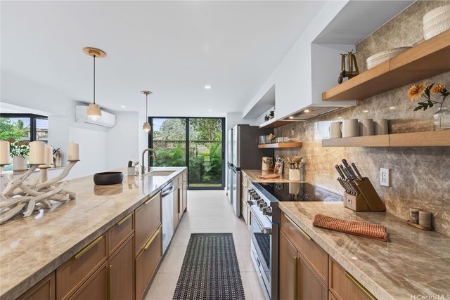 125 N Kalaheo Avenue, Kailua, HI 96734