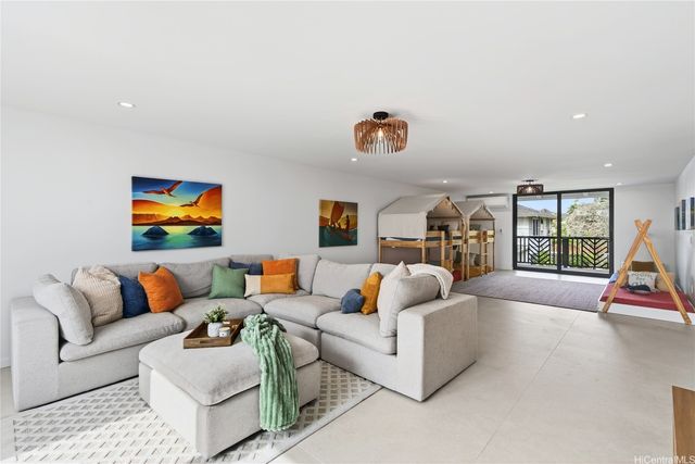 125 N Kalaheo Avenue, Kailua, HI 96734