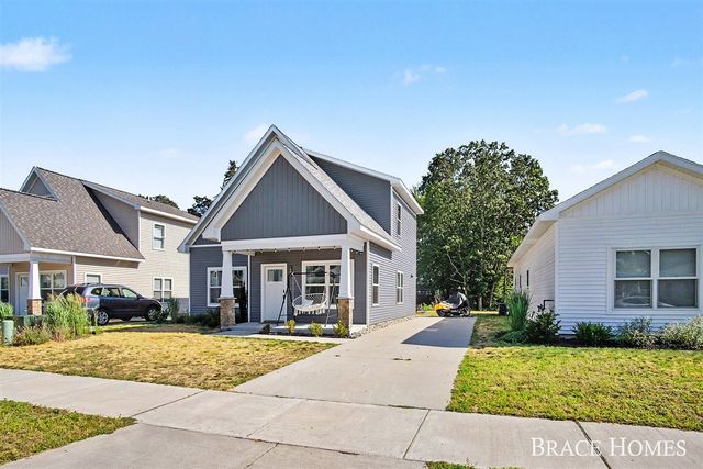 1808 Robinson Street, Grand Haven, MI 49417