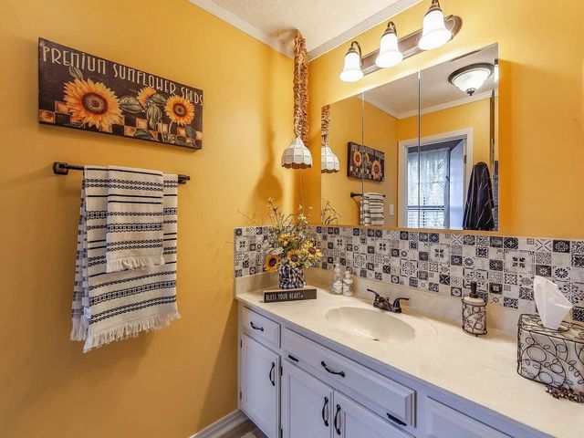 249 Peace Chapel Rd, Scotts Hill, TN 38374