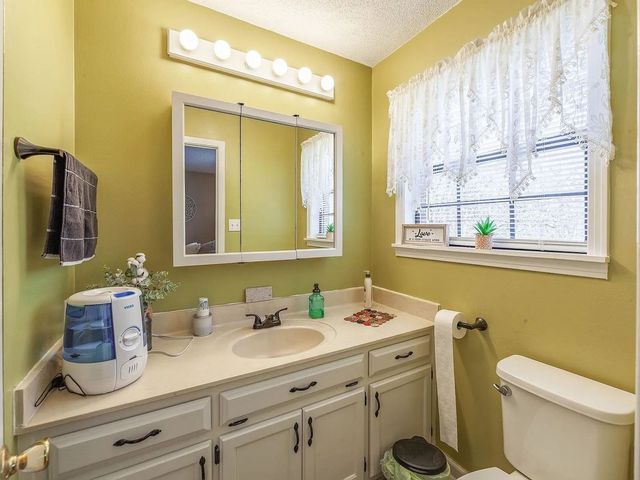 249 Peace Chapel Rd, Scotts Hill, TN 38374