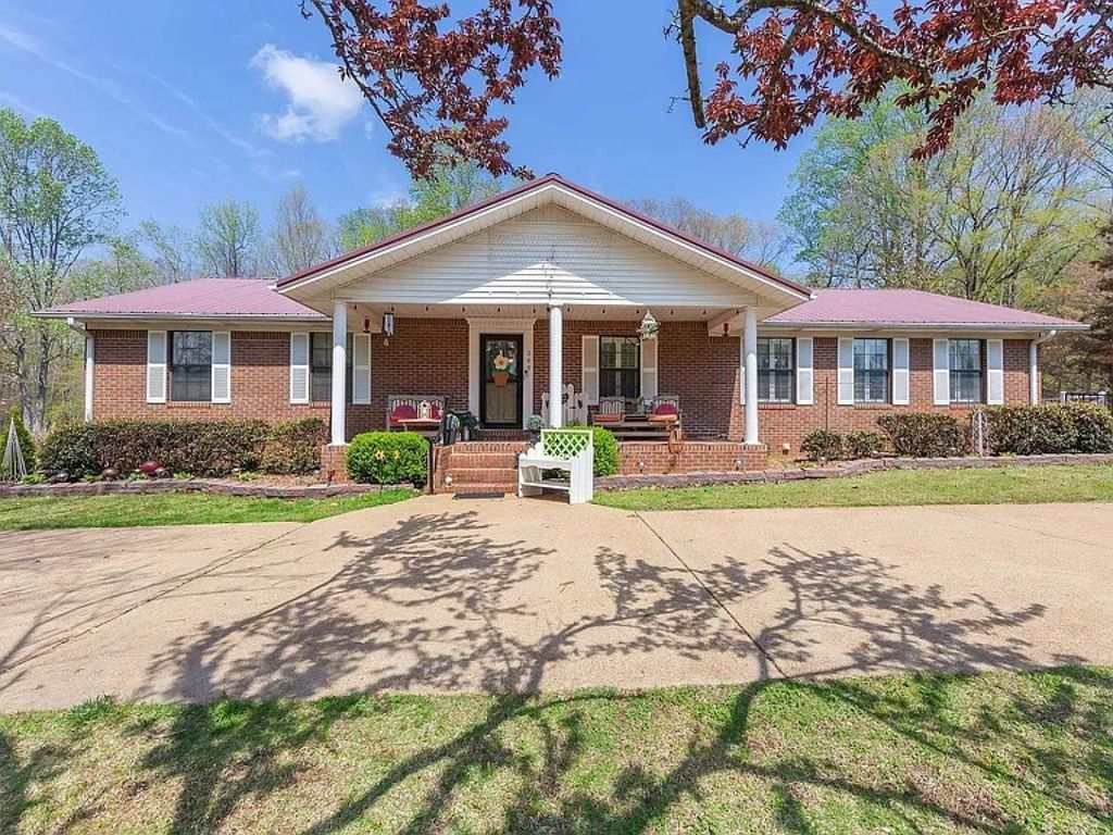 249 Peace Chapel Rd, Scotts Hill, TN 38374