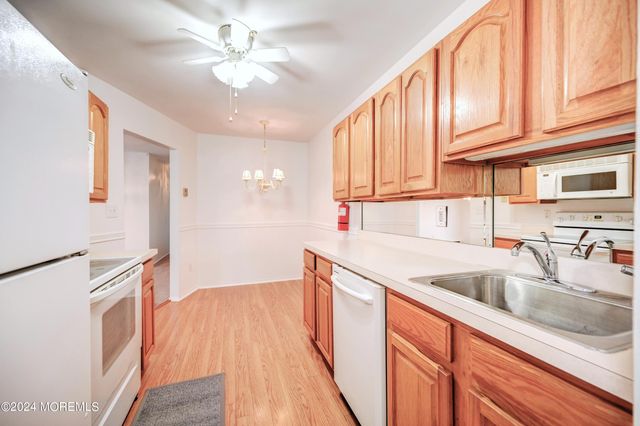 59 Amberly Drive F, Manalapan, NJ 07726