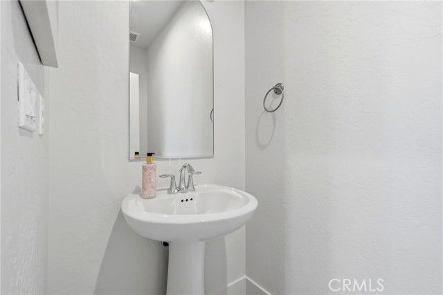 3432 W Good, Visalia, CA 93277