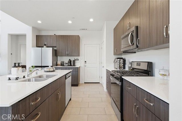 3432 W Good, Visalia, CA 93277